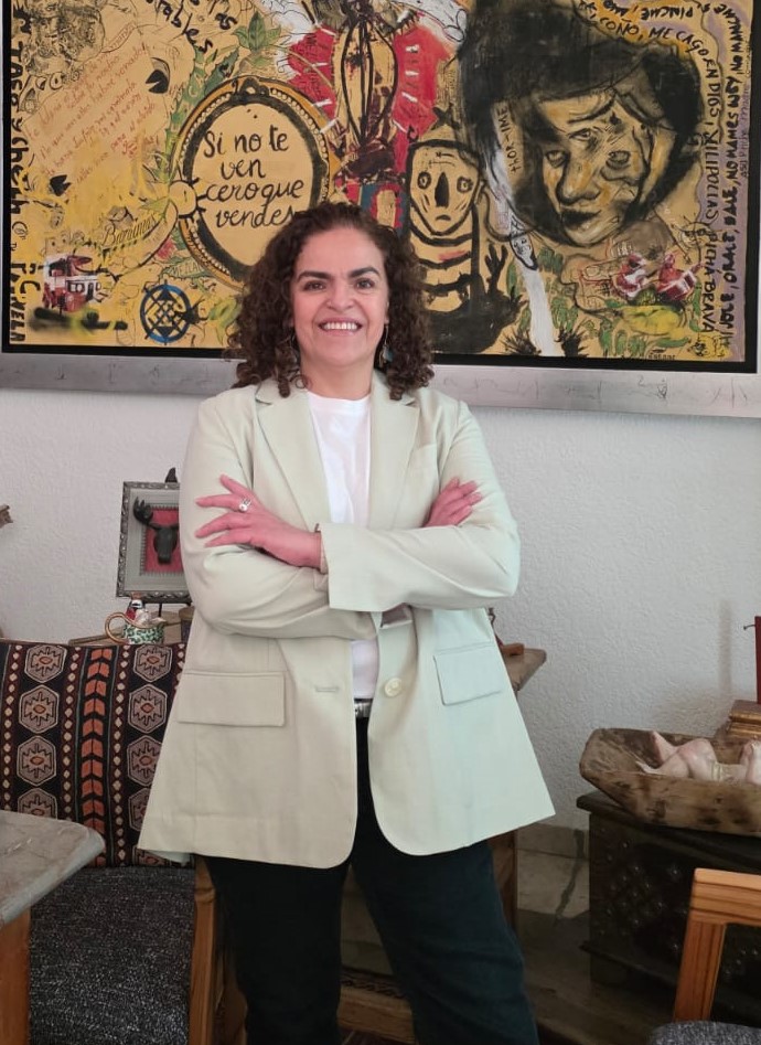 America, Bilingual Fractional COO helping growing businesses scale with operational clarity